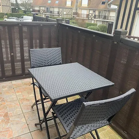 Apartment Duplex Accueillant 4 Pers, A 100m De La Avec Balcon, Acces Direct, Wifi - Merville-franceville - Fr-1-465-105